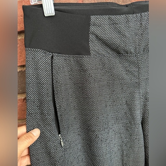 🛍️Monserrat zipper pockets Capri Size M super comfy - Picture 6 of 8